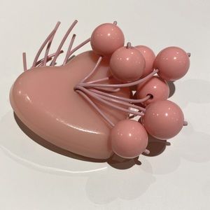 Luxulite vintage-inspired sweetheart brooch